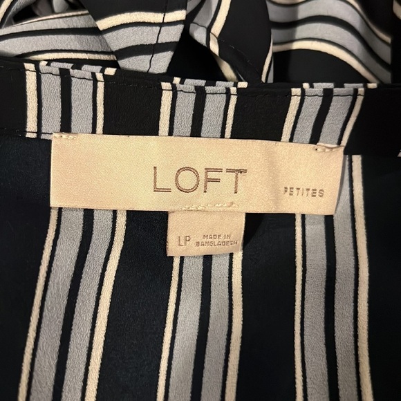 LOFT Striped Wrap Blouse in Navy / White Size PETITE Large — Absolutely Gorgeous - Picture 6 of 6